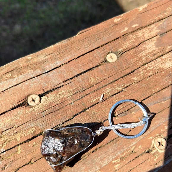 Montana GARNET - Picture 1 of 4